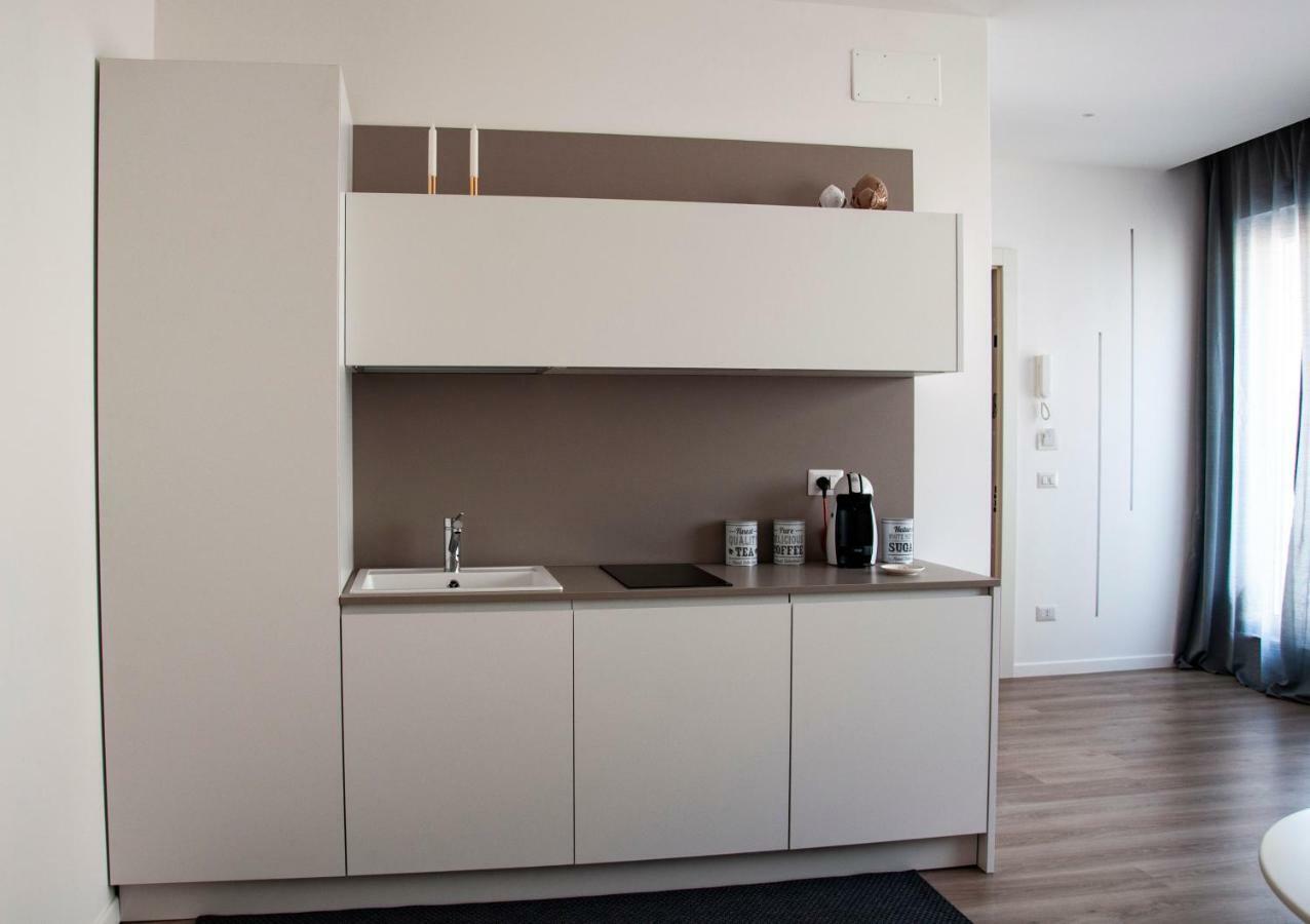 Nicola'S Apartments Бари Экстерьер фото