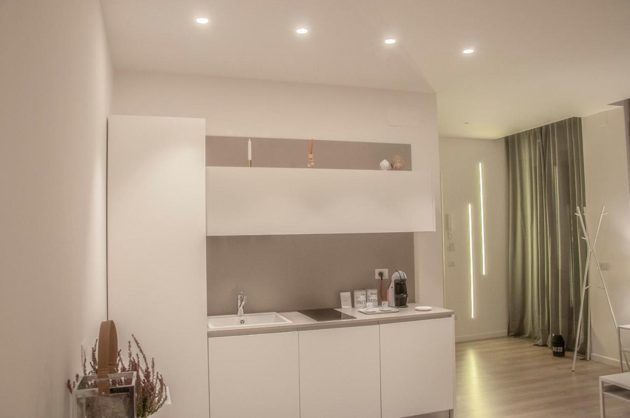 Nicola'S Apartments Бари Экстерьер фото